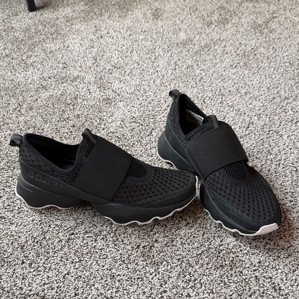 Sorel Black Slip-On Athletic Sneakers with Wide Strap only wore once